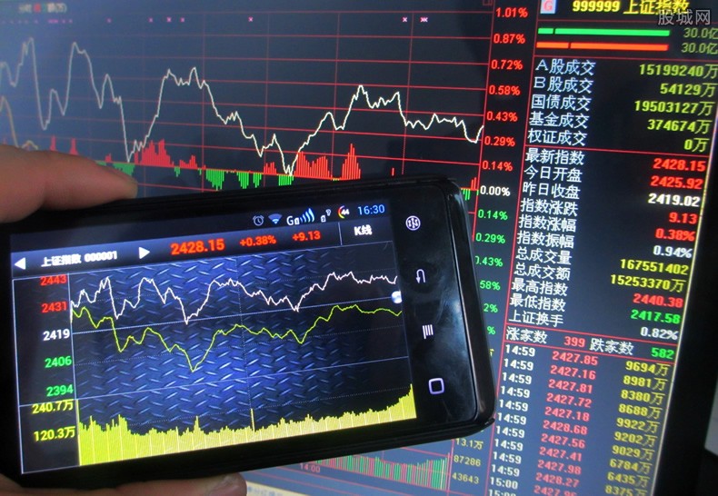 8月11日起深圳北往返重庆东加开夜间动卧，经停张家界